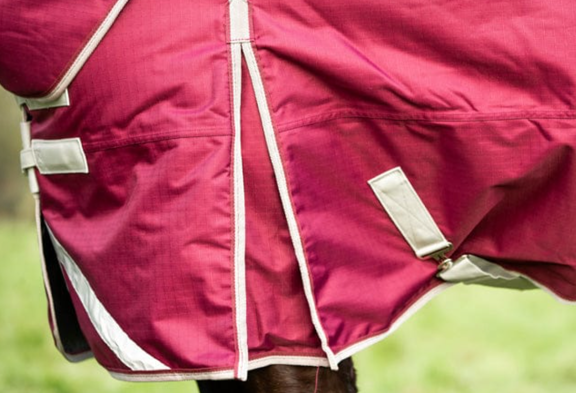 50g Valentia Burgundy Turnout Rug